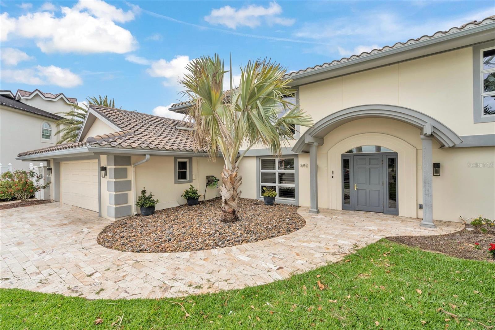 892 HARBOR ISLAND