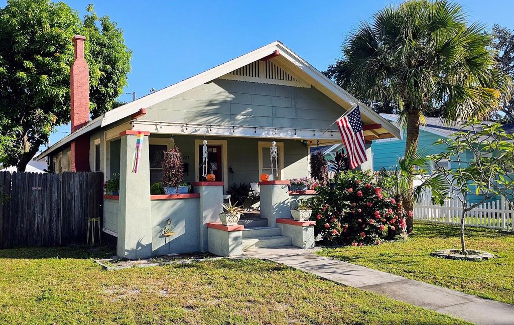 Photo of 1921 Burlington Avenue N, St Petersburg, FL 33713 (MLS # TB8438331)
