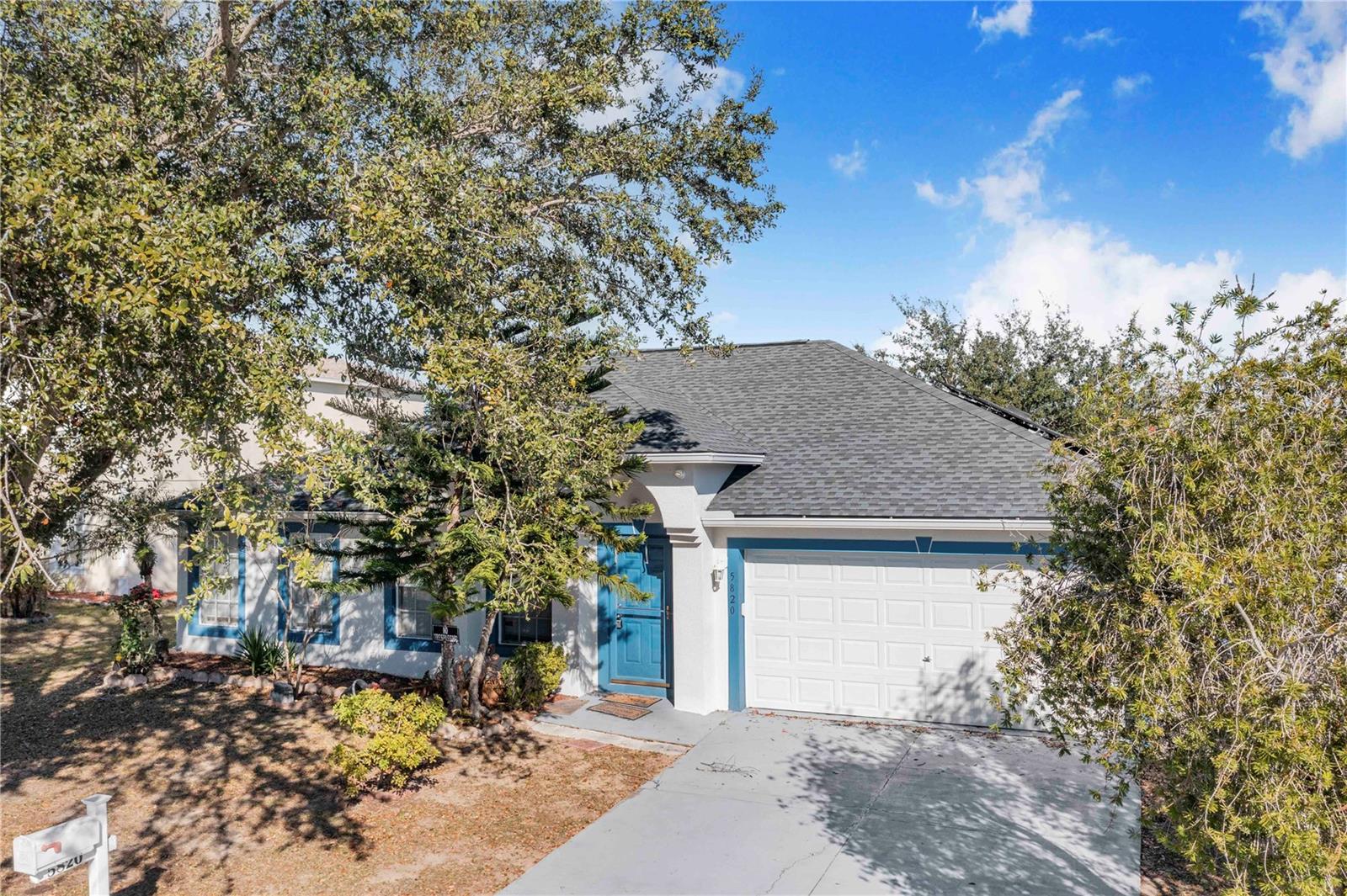 ROYAL HILLS - Residential