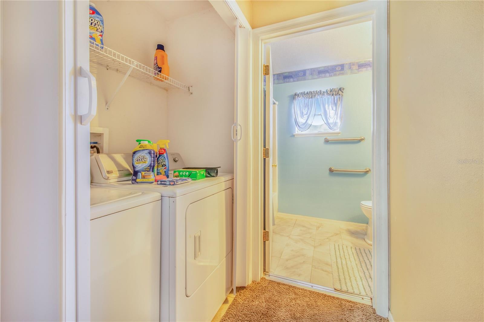 ROYAL HILLS - Residential