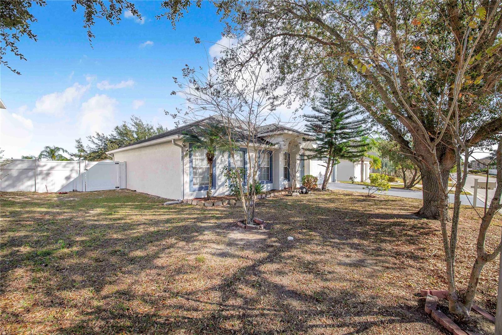 ROYAL HILLS - Residential