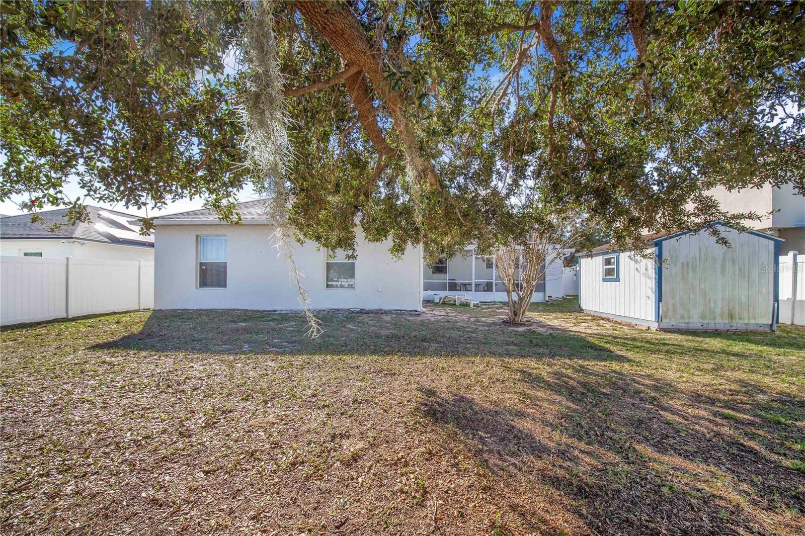 ROYAL HILLS - Residential