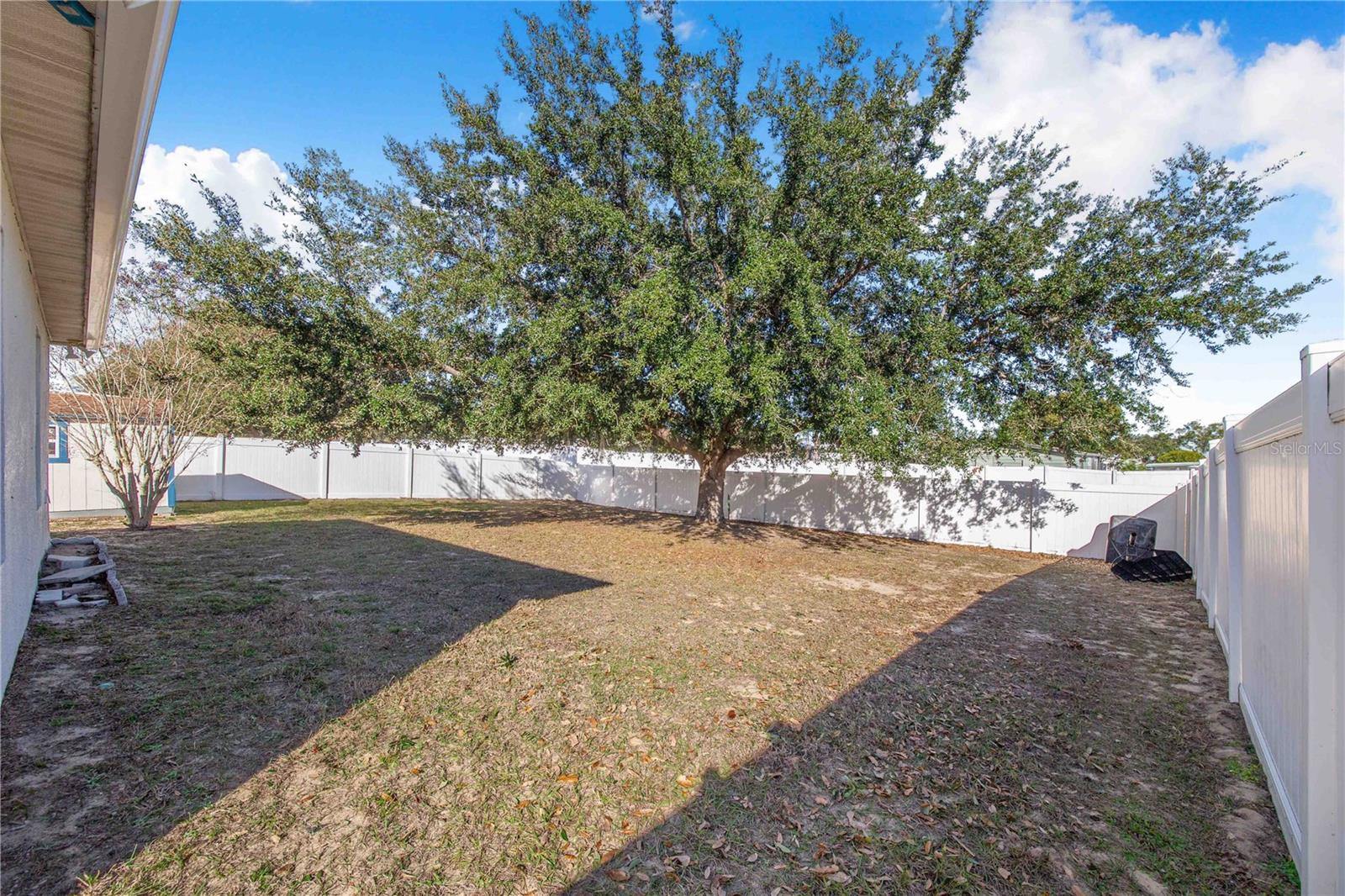 ROYAL HILLS - Residential