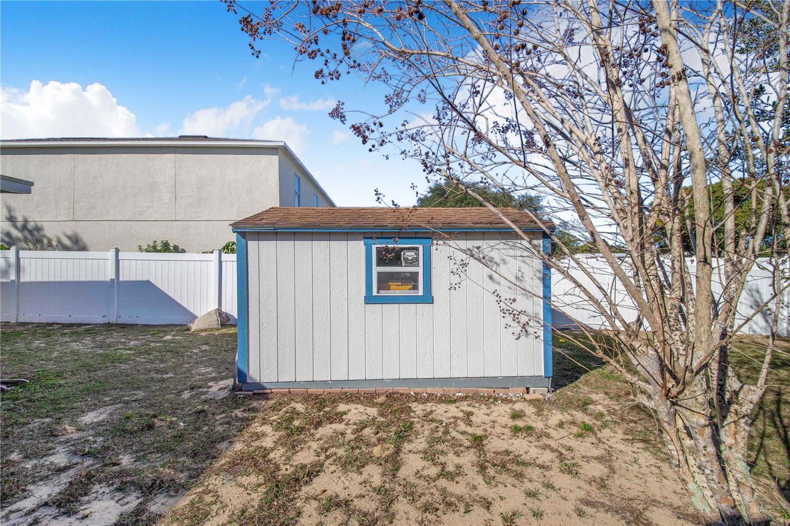 ROYAL HILLS - Residential