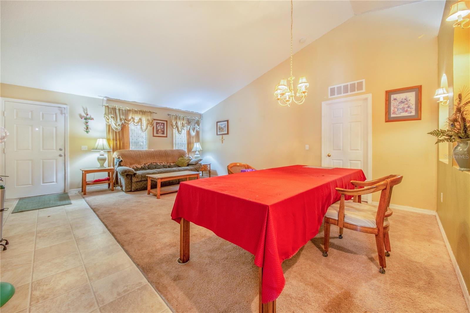 ROYAL HILLS - Residential