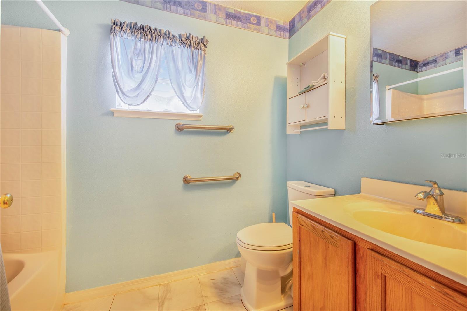 ROYAL HILLS - Residential