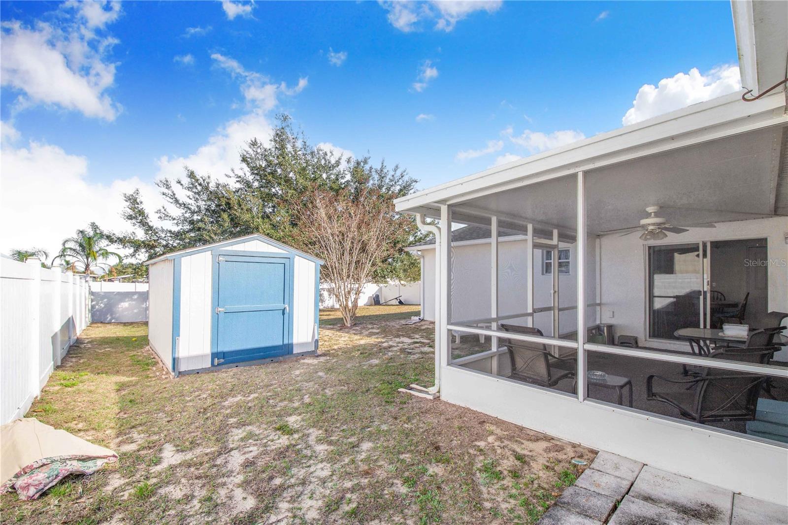 ROYAL HILLS - Residential