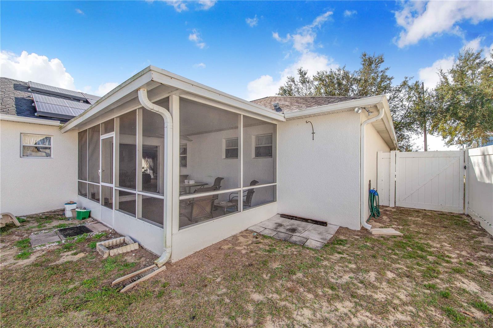 ROYAL HILLS - Residential