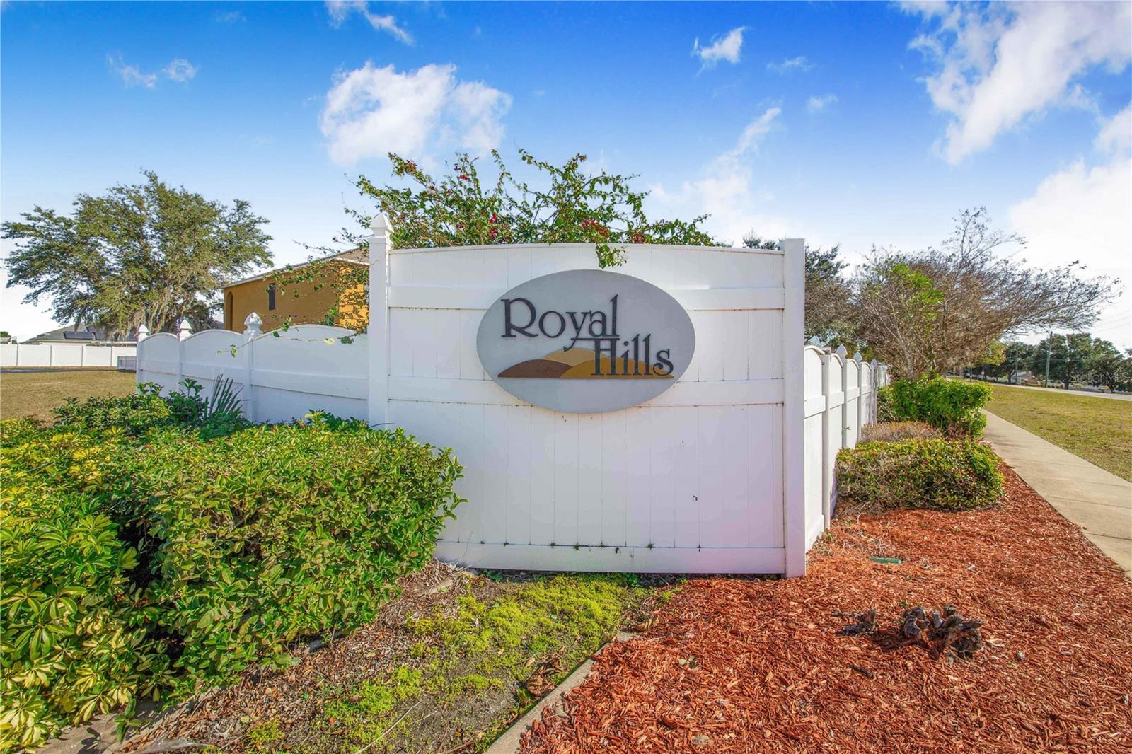 ROYAL HILLS - Residential