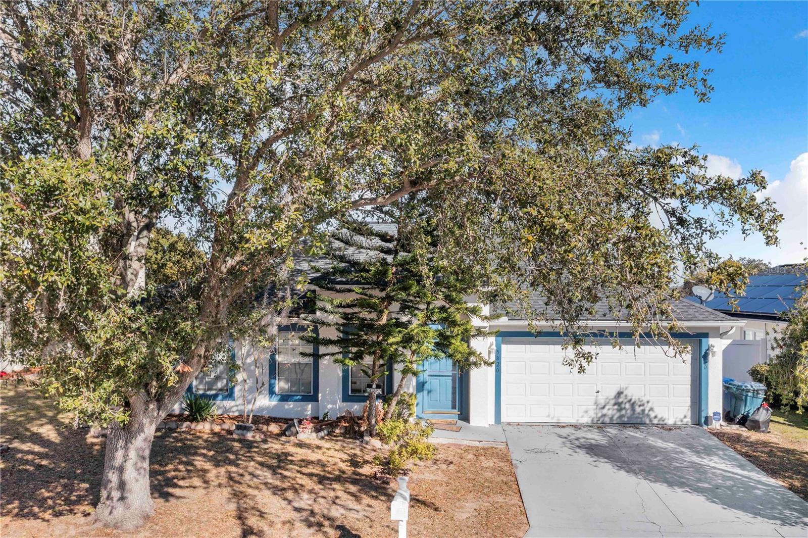 ROYAL HILLS - Residential