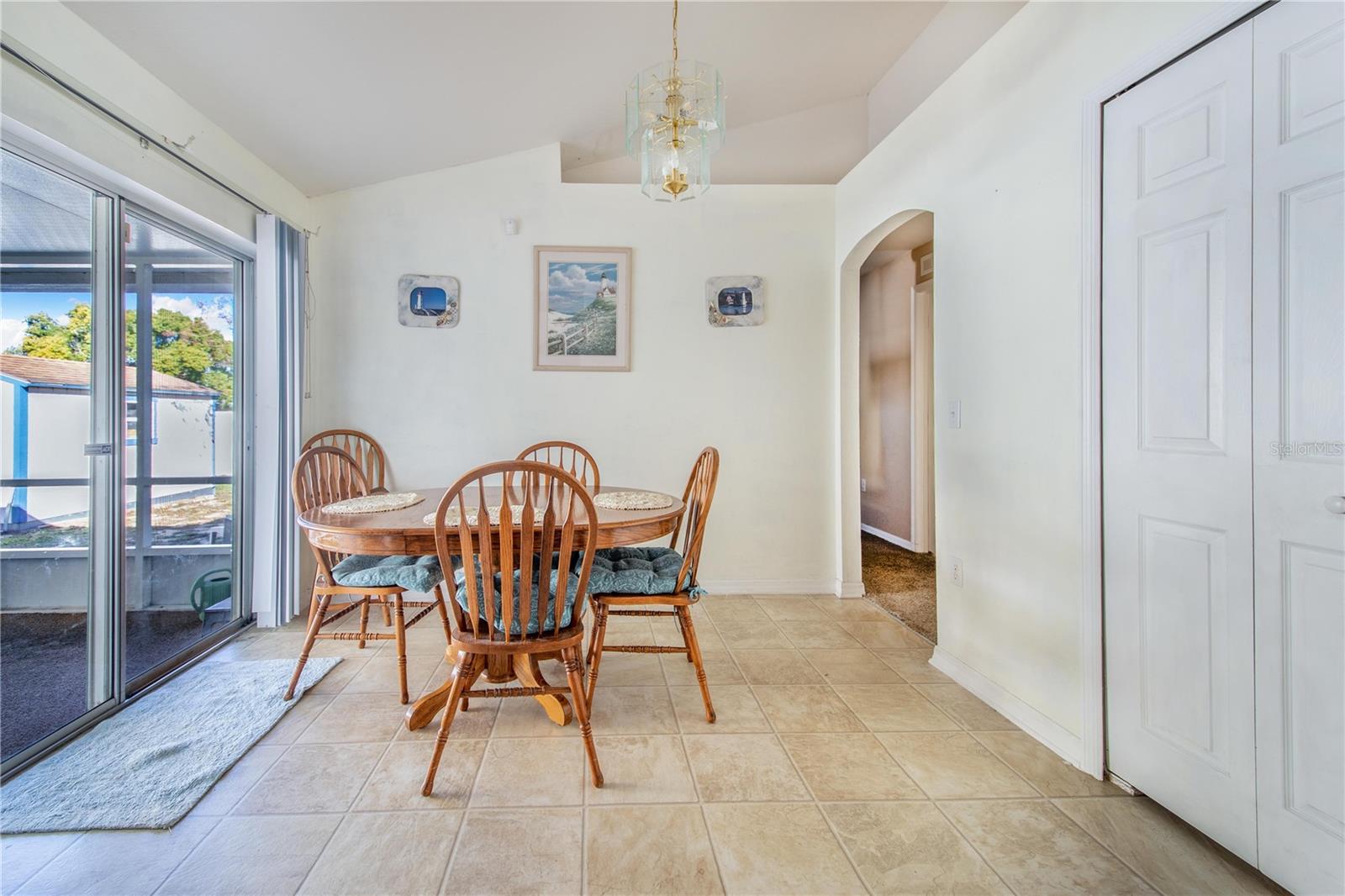 ROYAL HILLS - Residential