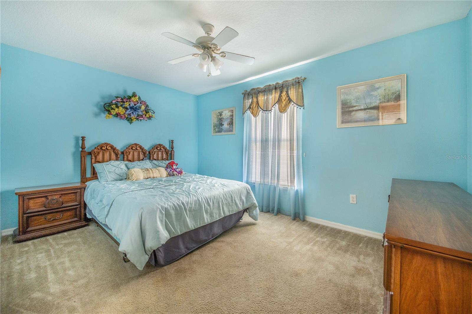 ROYAL HILLS - Residential