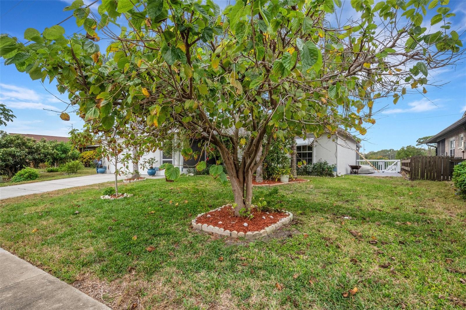 ALOHA GARDENS - Residential