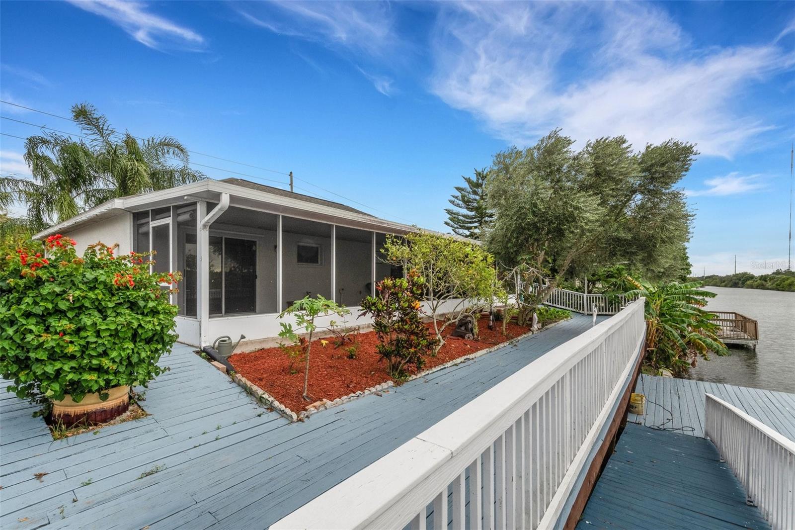 ALOHA GARDENS - Residential