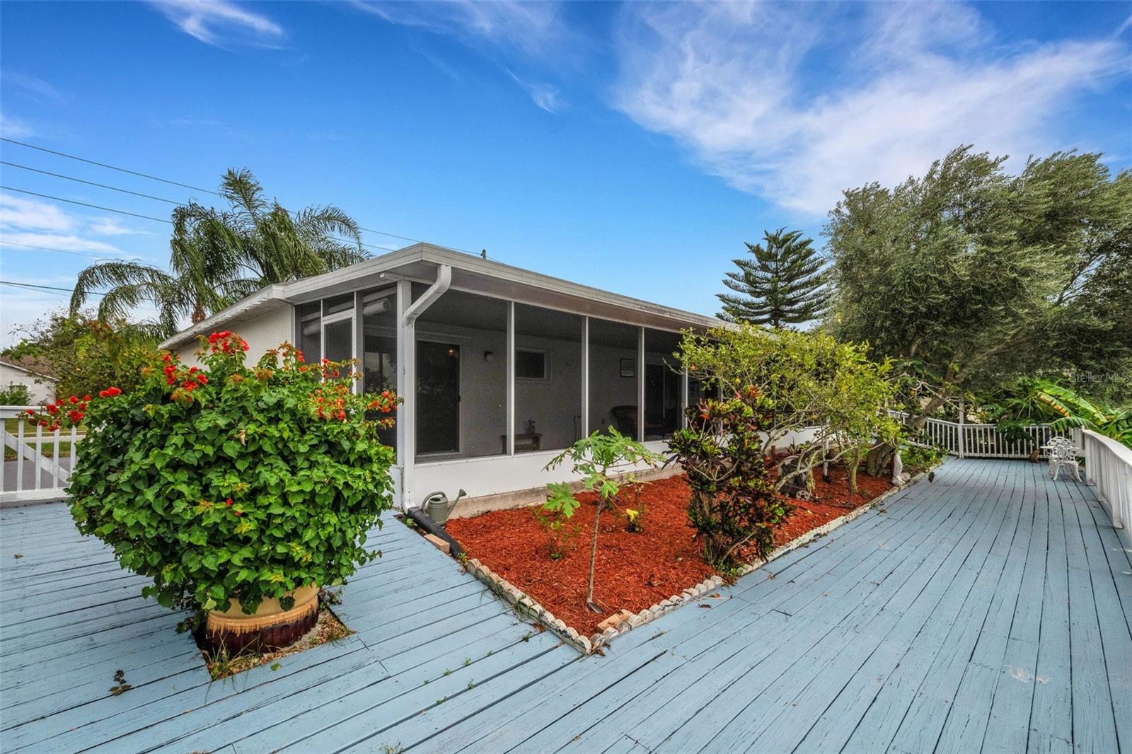 ALOHA GARDENS - Residential