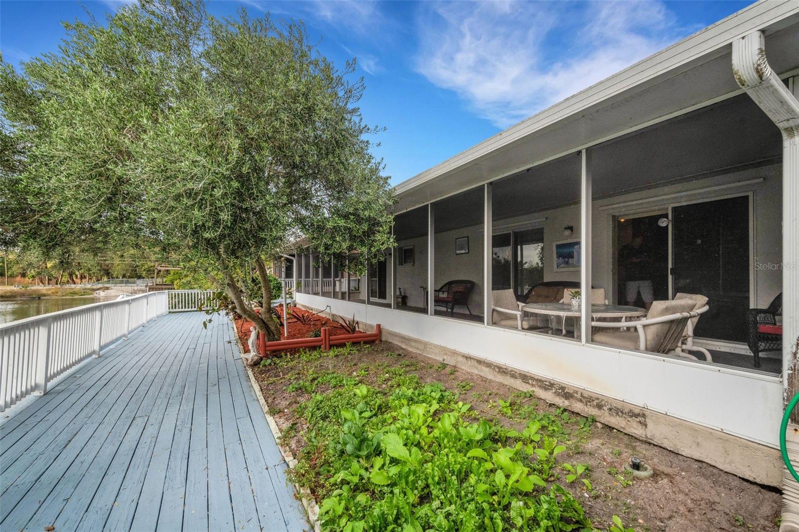 ALOHA GARDENS - Residential