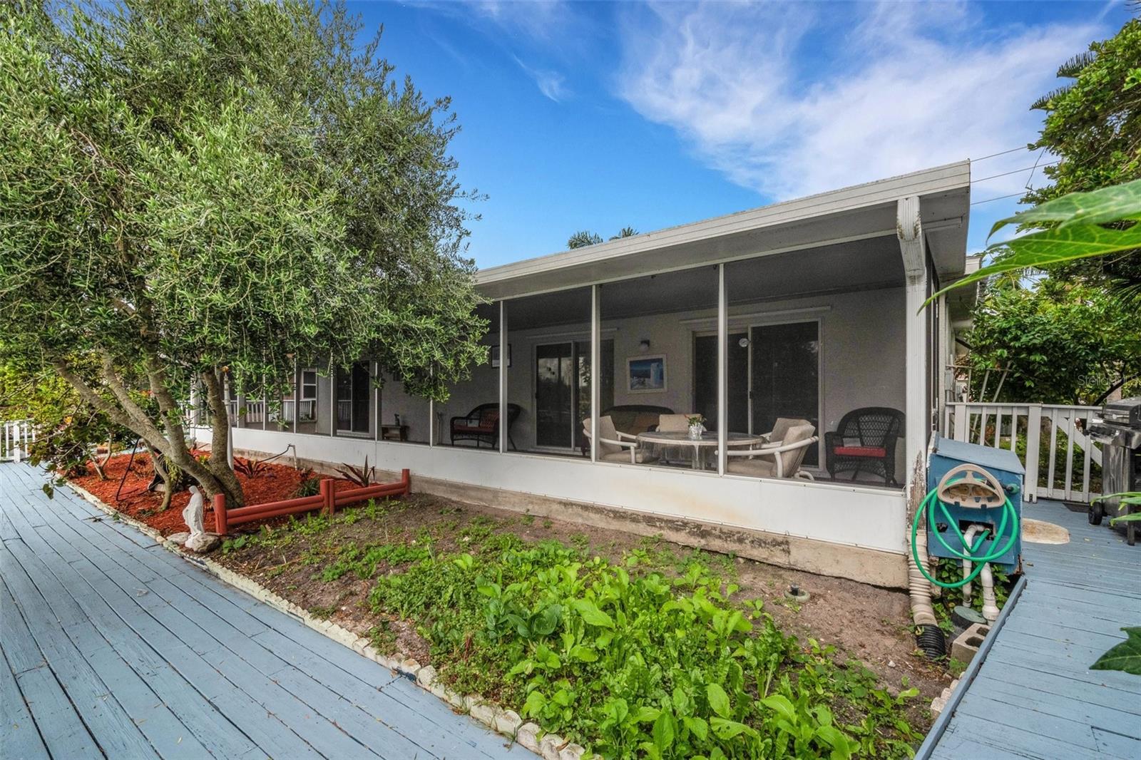 ALOHA GARDENS - Residential