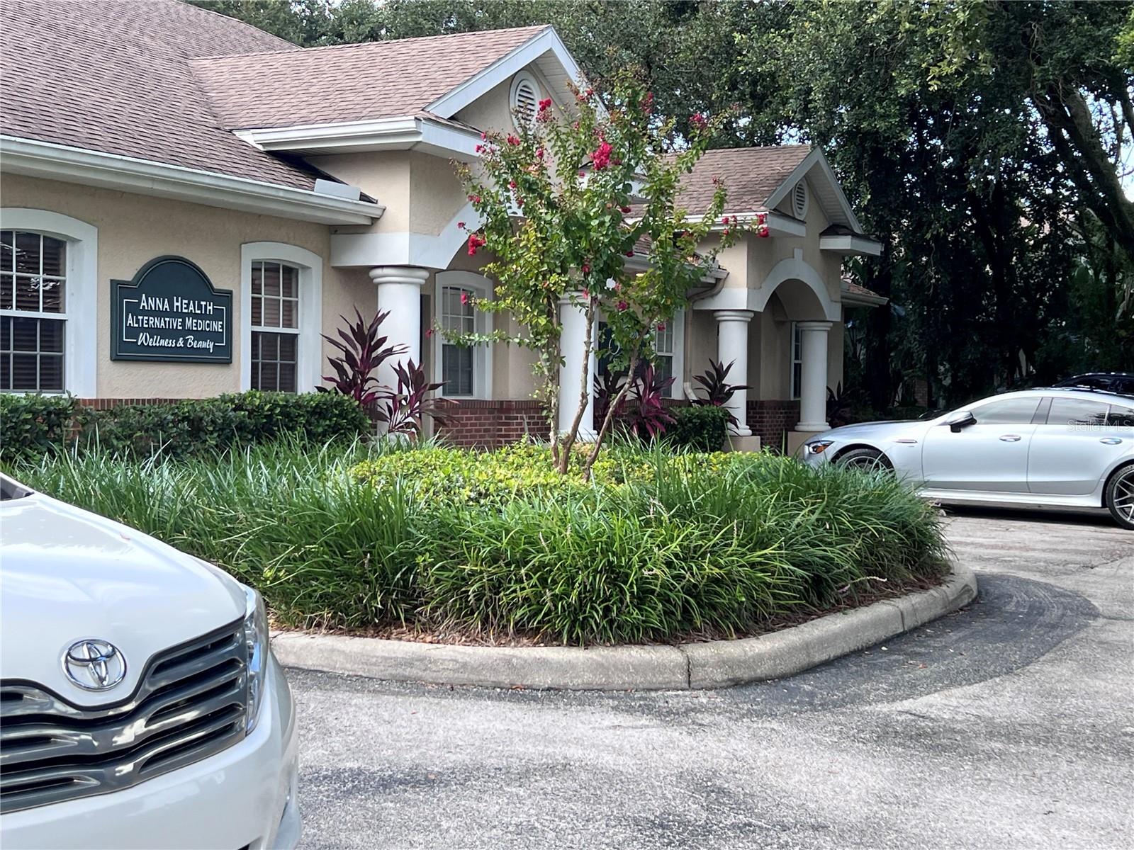 ARMENIA OAKS PROFESSIONAL PARK - Commercial Lease