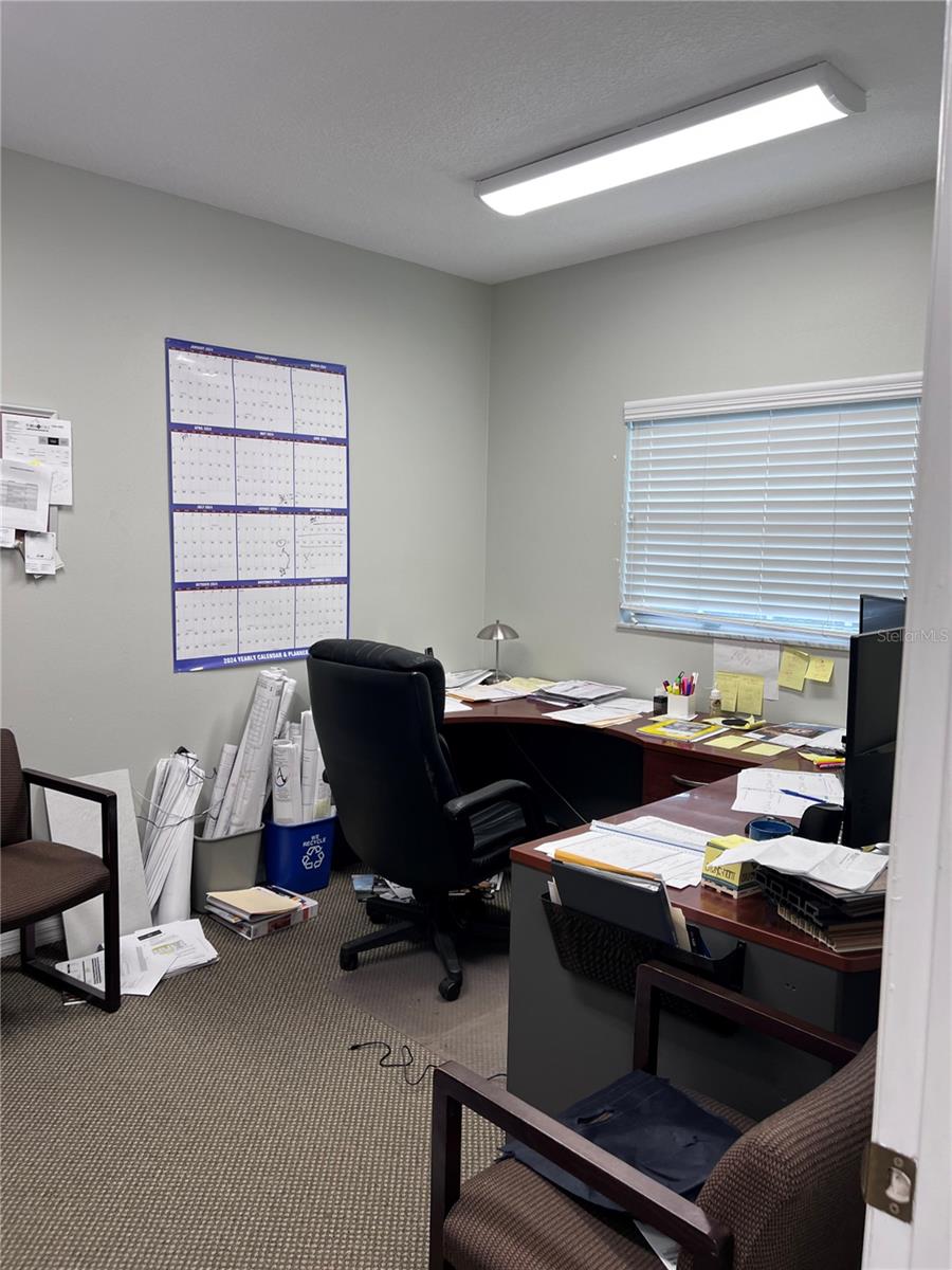 ARMENIA OAKS PROFESSIONAL PARK - Commercial Lease