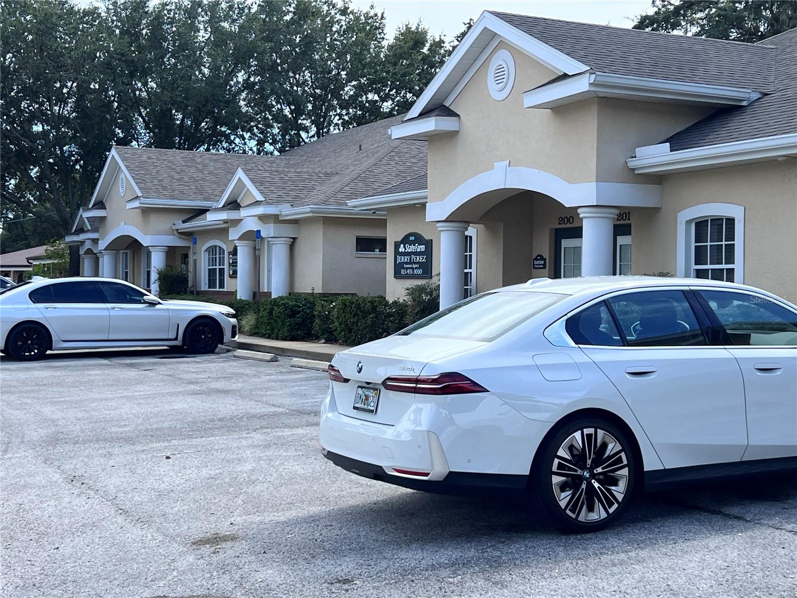 ARMENIA OAKS PROFESSIONAL PARK - Commercial Lease