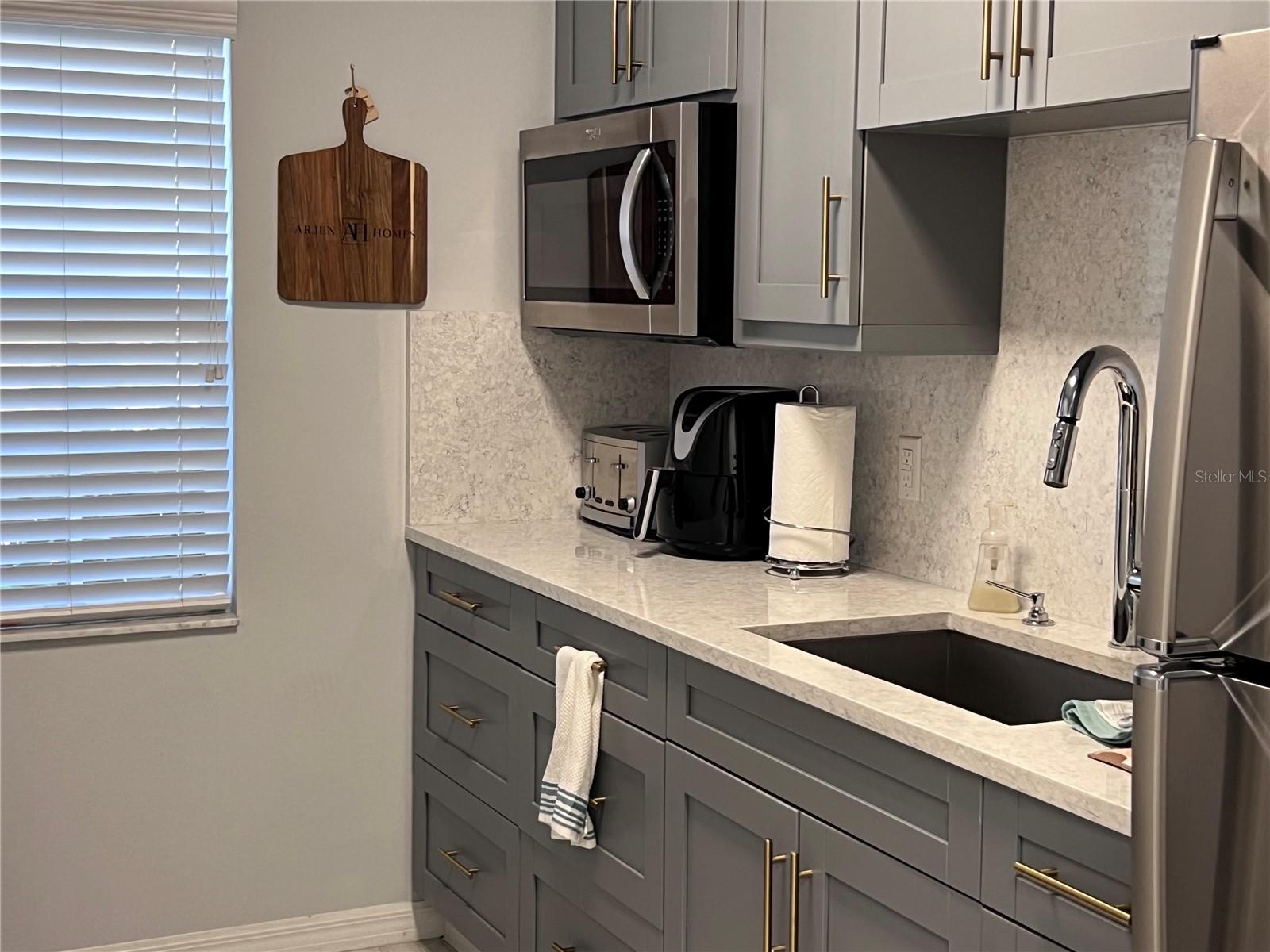 ARMENIA OAKS PROFESSIONAL PARK - Commercial Lease
