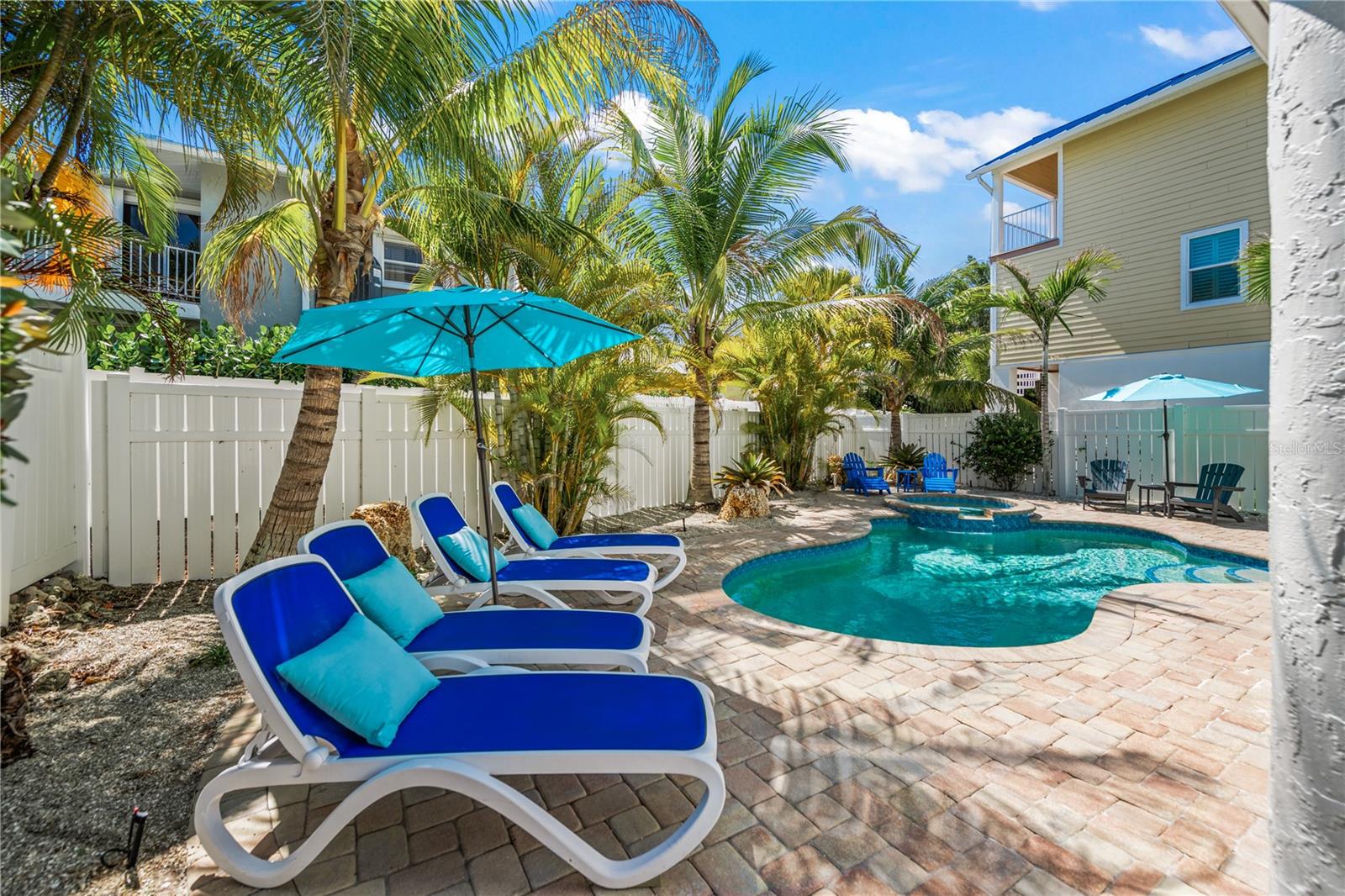 785 JACARANDA ROAD