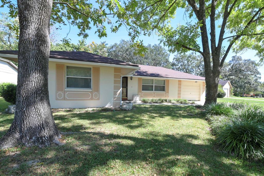 Photo of 7730 SW 13th Road, Gainesville, FL 32607 (MLS # GC534774)