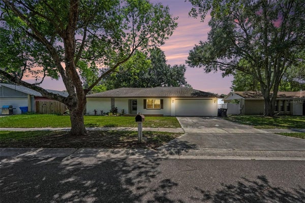 1913 CEDARBROOKE DR, LUTZ, FL 33549 - Image 050fffb57bf5bf2f87707fce746468b2/2093397608