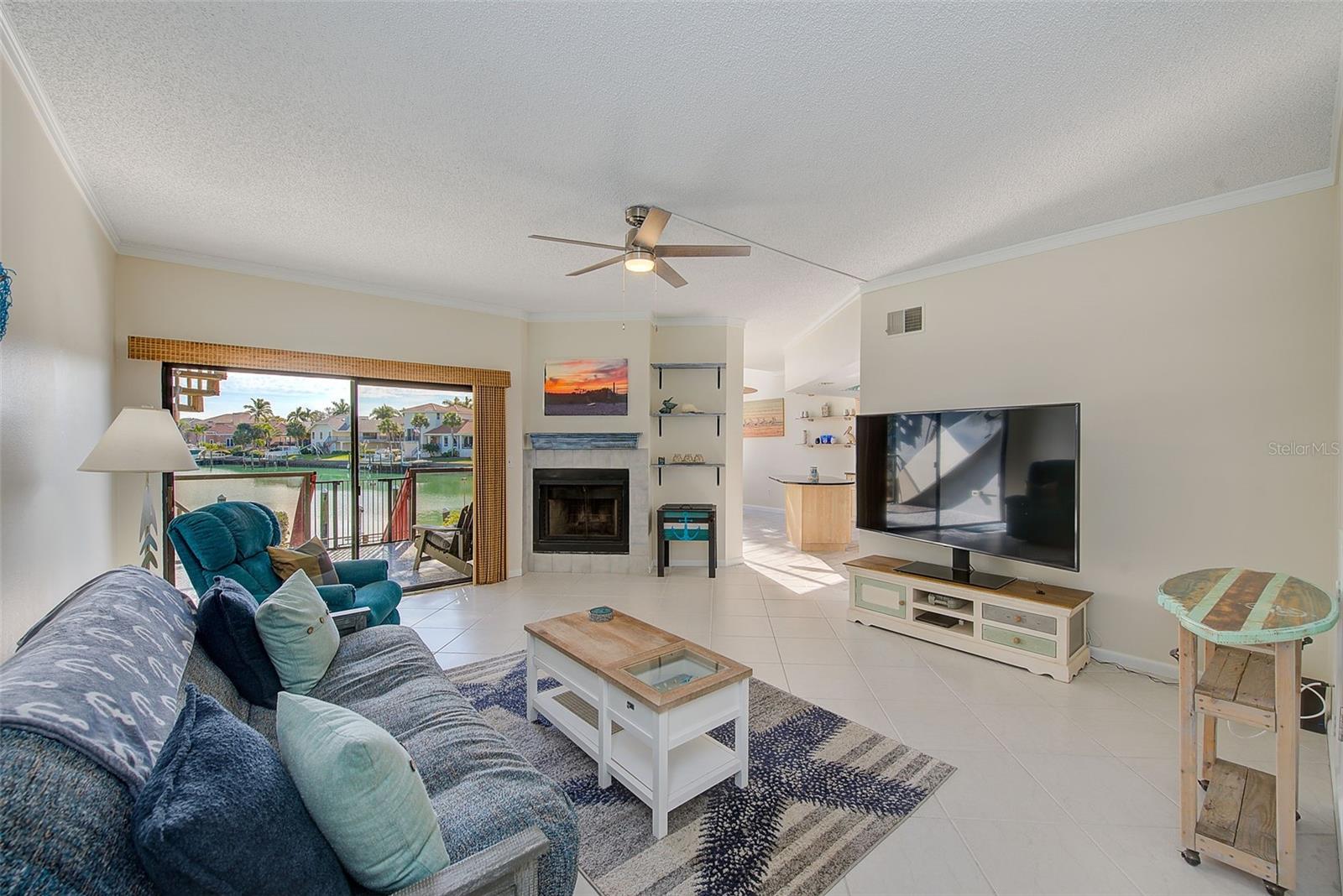 557 PINELLAS BAYWAY S 303