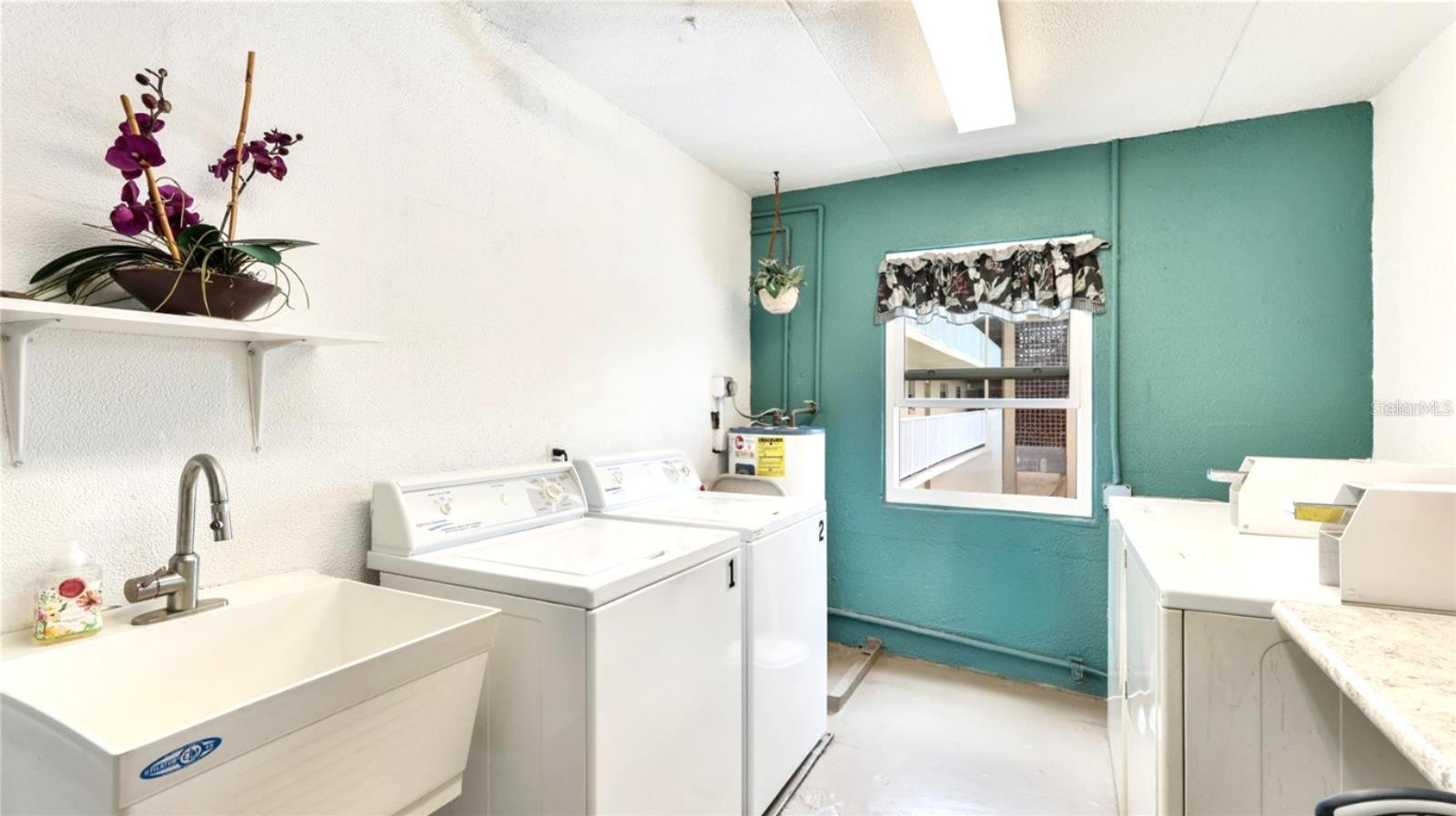 SIESTA HARBOR II - Residential