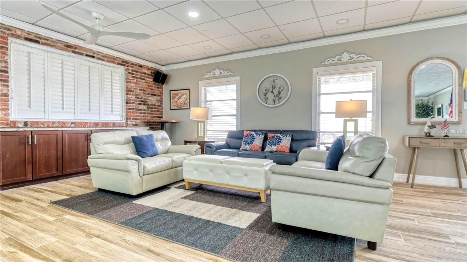 SIESTA HARBOR II - Residential