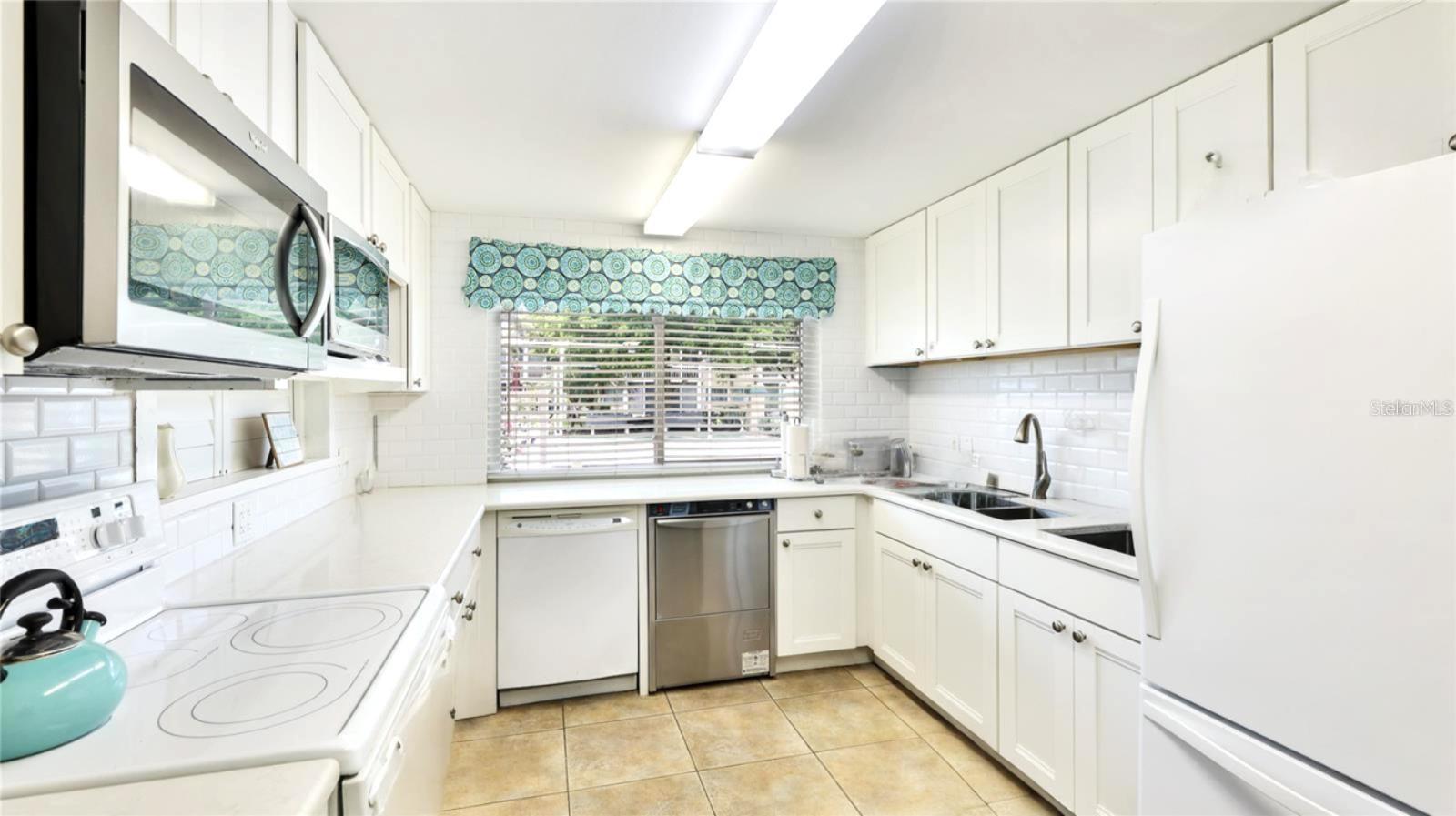 SIESTA HARBOR II - Residential