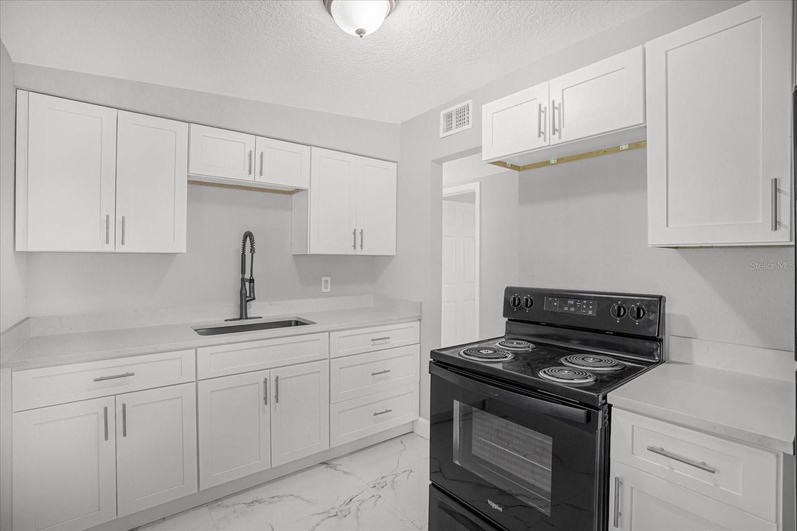 ACADEMY MANOR UNIT 01 - Residential