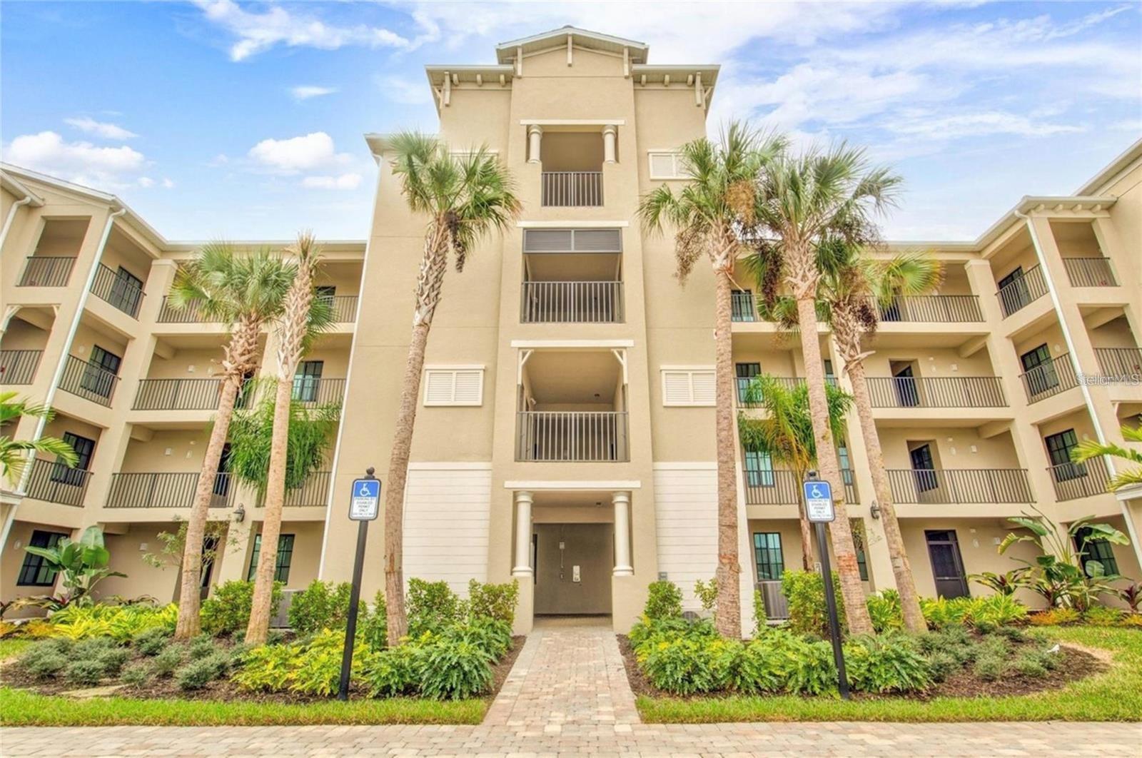 AVAILABLE NOW — FULLY FURNISHED 2BR/2BA CONDO IN LAKEWOOD NATIONAL GOLF CLUB
Don’t miss the opportunity to enjoy this beautifully maintained 2 bedroom, 2 bath condo located on the 3rd floor of the highly sought-after Lakewood National Golf Club in Lakewood Ranch. This fully furnished unit is located near the elevator and offers stunning views of the Arnold Palmer-designed golf course.
Lakewood National is a gated, resort-style community featuring a wide array of luxury amenities, including a brand-new clubhouse with on-site restaurant, resort-style pool with waterfall, poolside bar and grill, state-of-the-art fitness center with on-site personal training, full-service spa, 8 Har-Tru lighted tennis courts, 4 pickleball courts, and 2 bocce ball courts.
Conveniently located near top-rated dining, shopping, entertainment, and just a short 25-minute drive to world-renowned Gulf Coast beaches.
SEASONAL RATES:
Off-Season (May–November): $2,500/month
Peak Season (December–April): $5,500/month
RENT INCLUDES:
WiFi and utilities (capped at $125/month).
Resort tax applies and is based on lease term.
Tenant pays membership transfer fee (amount varies by lease duration).
NO SMOKING.
Contact agent for availability and to schedule a showing. Your perfect Florida vacation awaits!