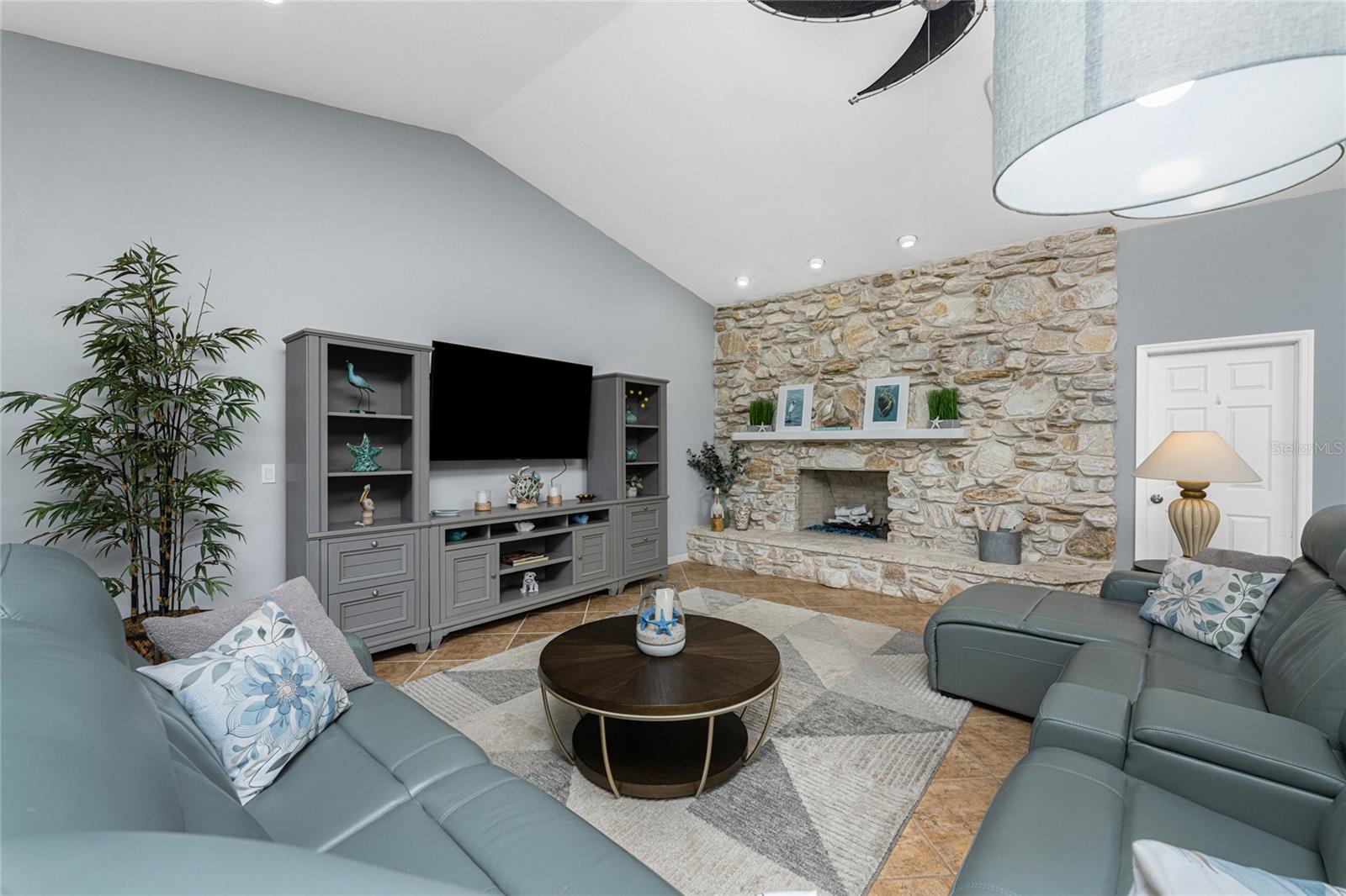 ENGLEWOOD ISLES SUB - Residential