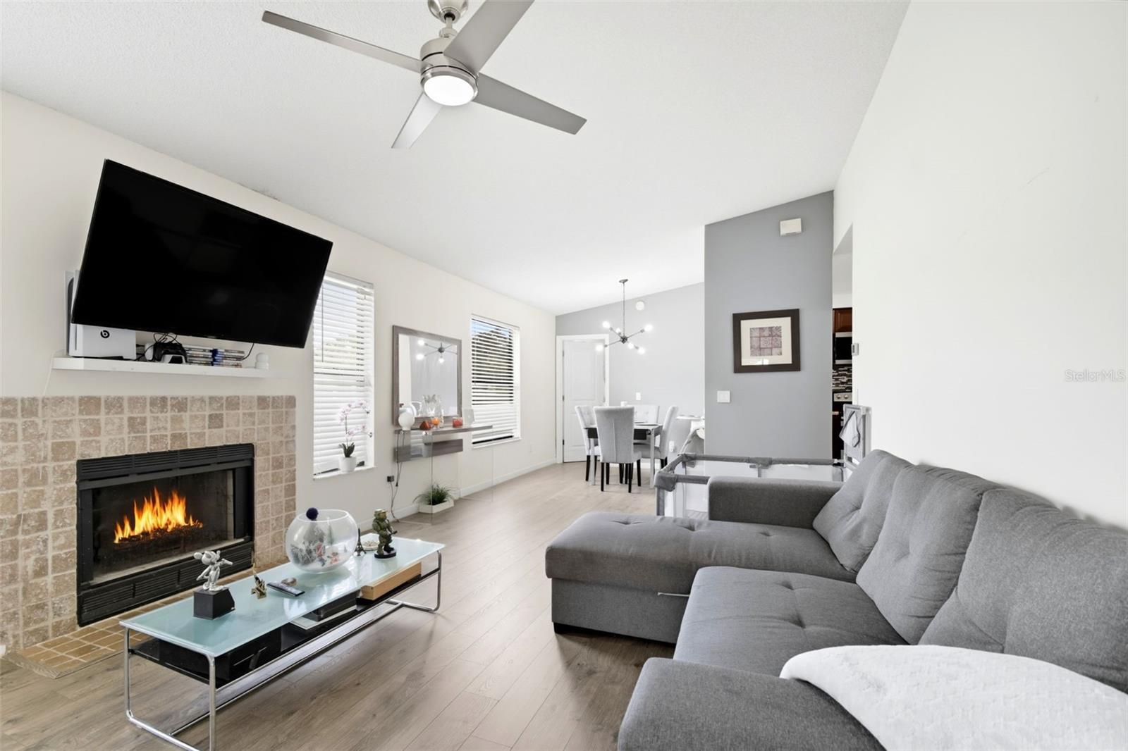 CENTRE COURT CONDO 01 PH 01 - Residential