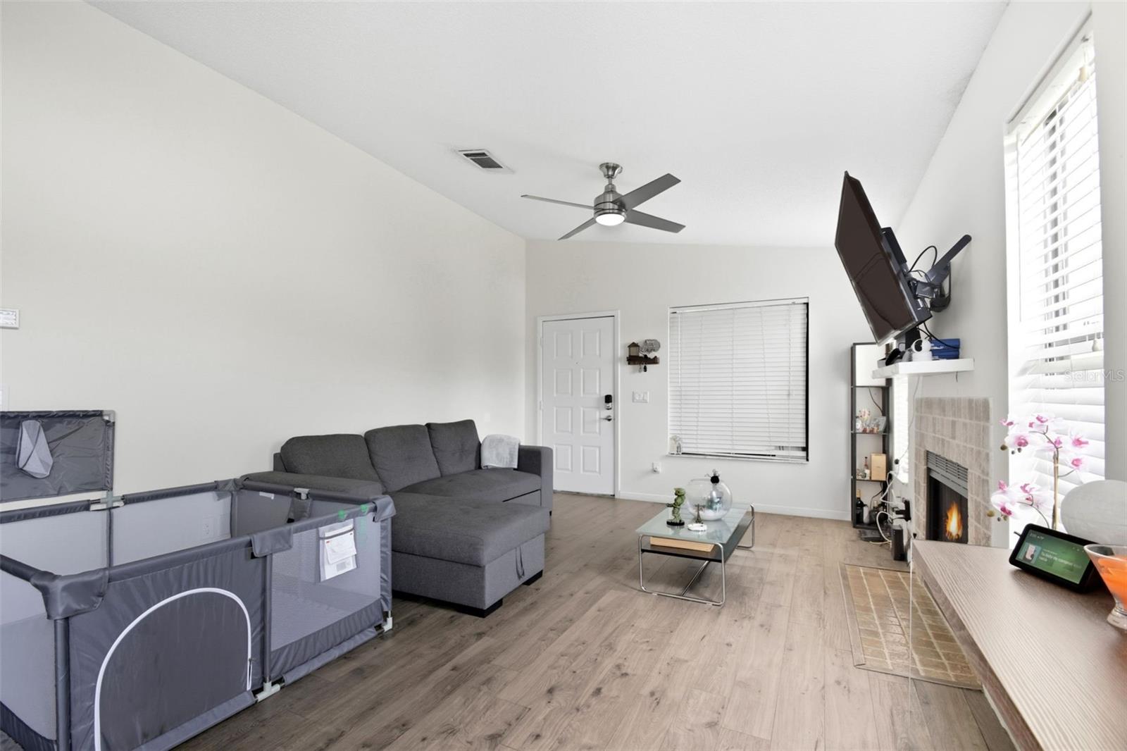 CENTRE COURT CONDO 01 PH 01 - Residential