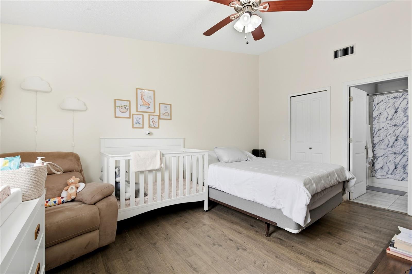 CENTRE COURT CONDO 01 PH 01 - Residential