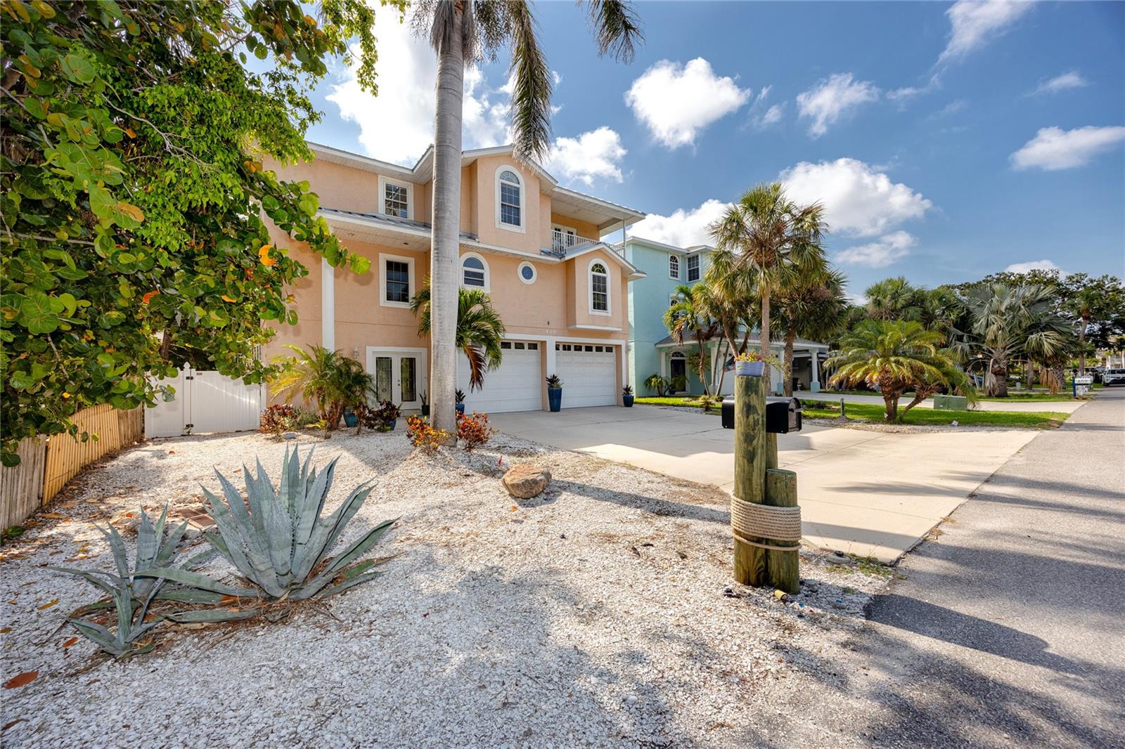 TIERRA VERDE UNIT 1 3RD REP - Residential