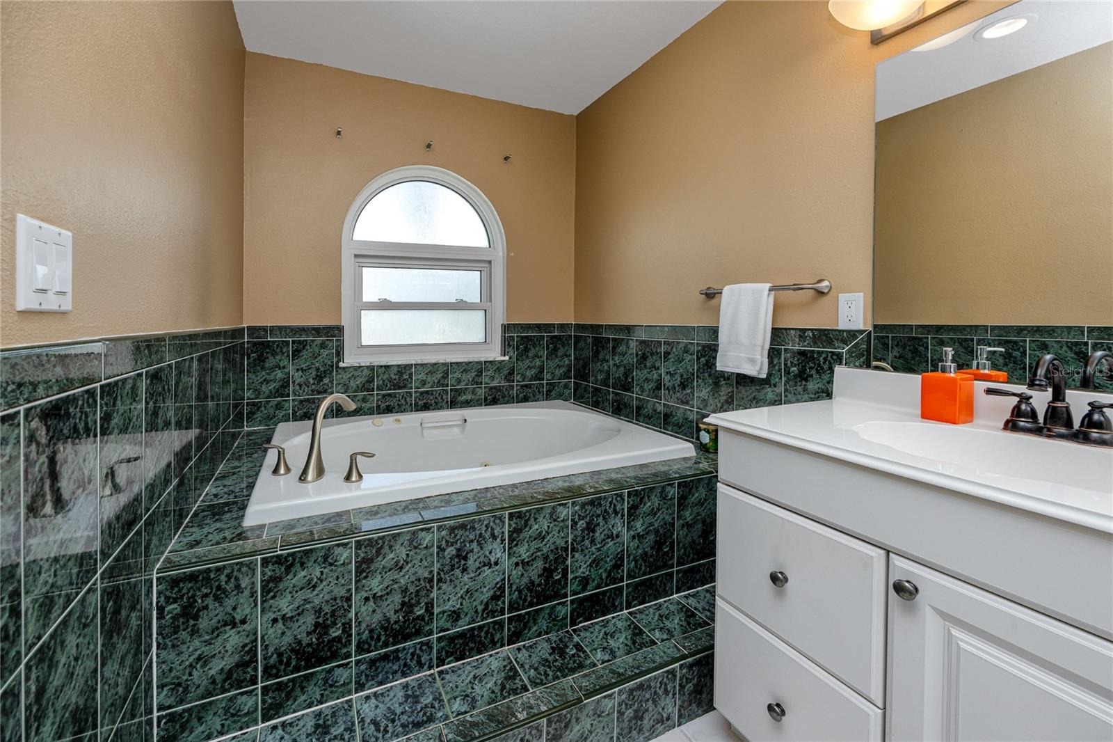 TIERRA VERDE UNIT 1 3RD REP - Residential