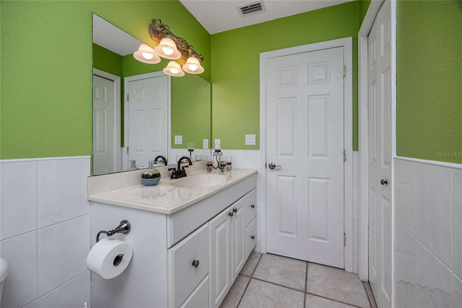 TIERRA VERDE UNIT 1 3RD REP - Residential