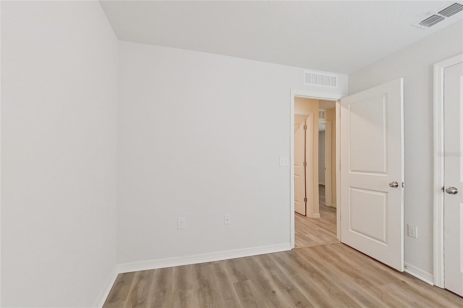 HILL N DALE - Residential Lease