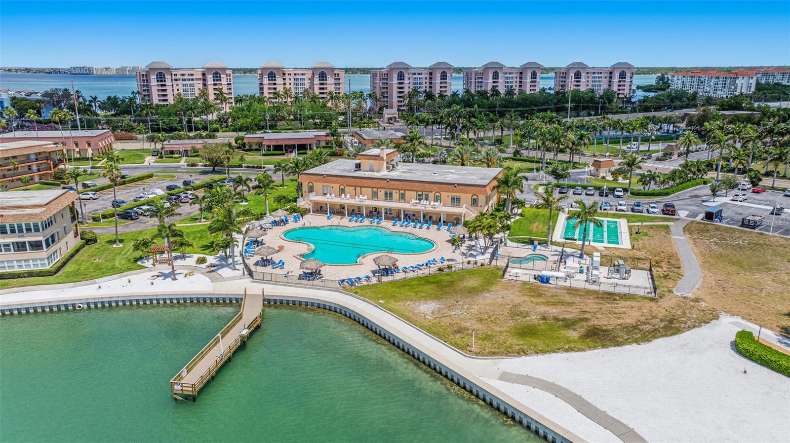 BAYWAY ISLES POINT BRITTANY FIVE - Residential