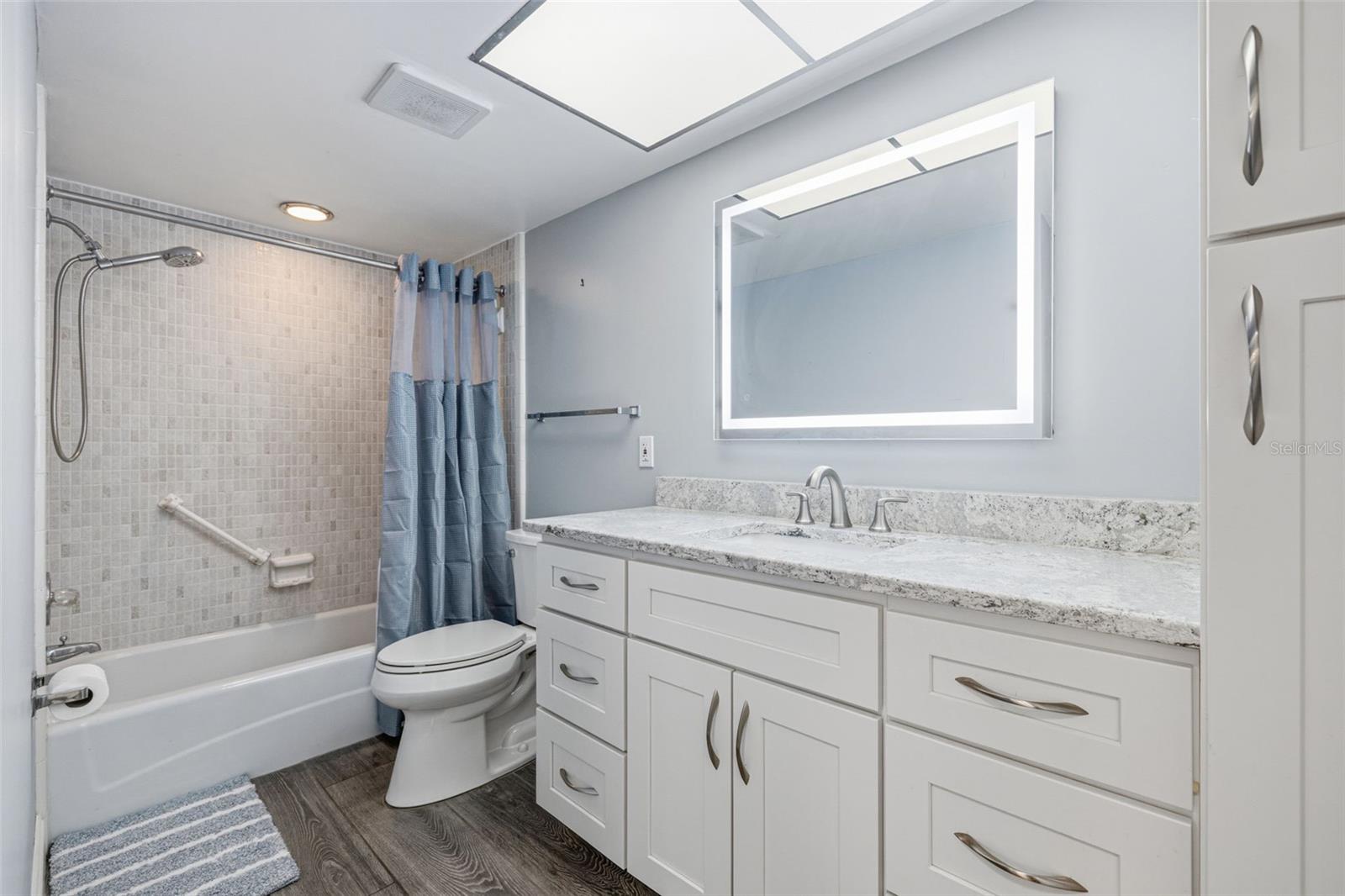 BAYWAY ISLES POINT BRITTANY FIVE - Residential