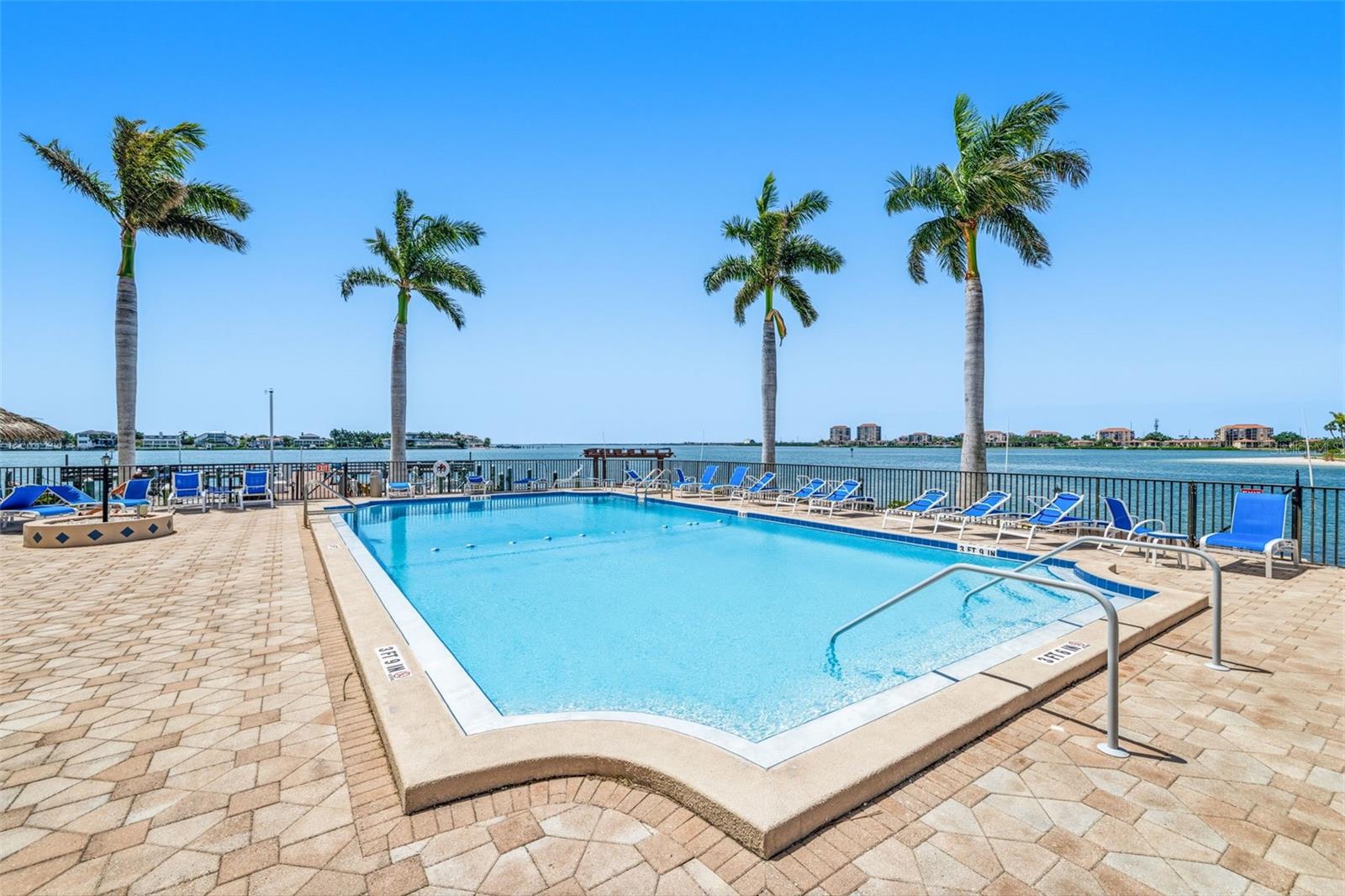 BAYWAY ISLES POINT BRITTANY FIVE - Residential