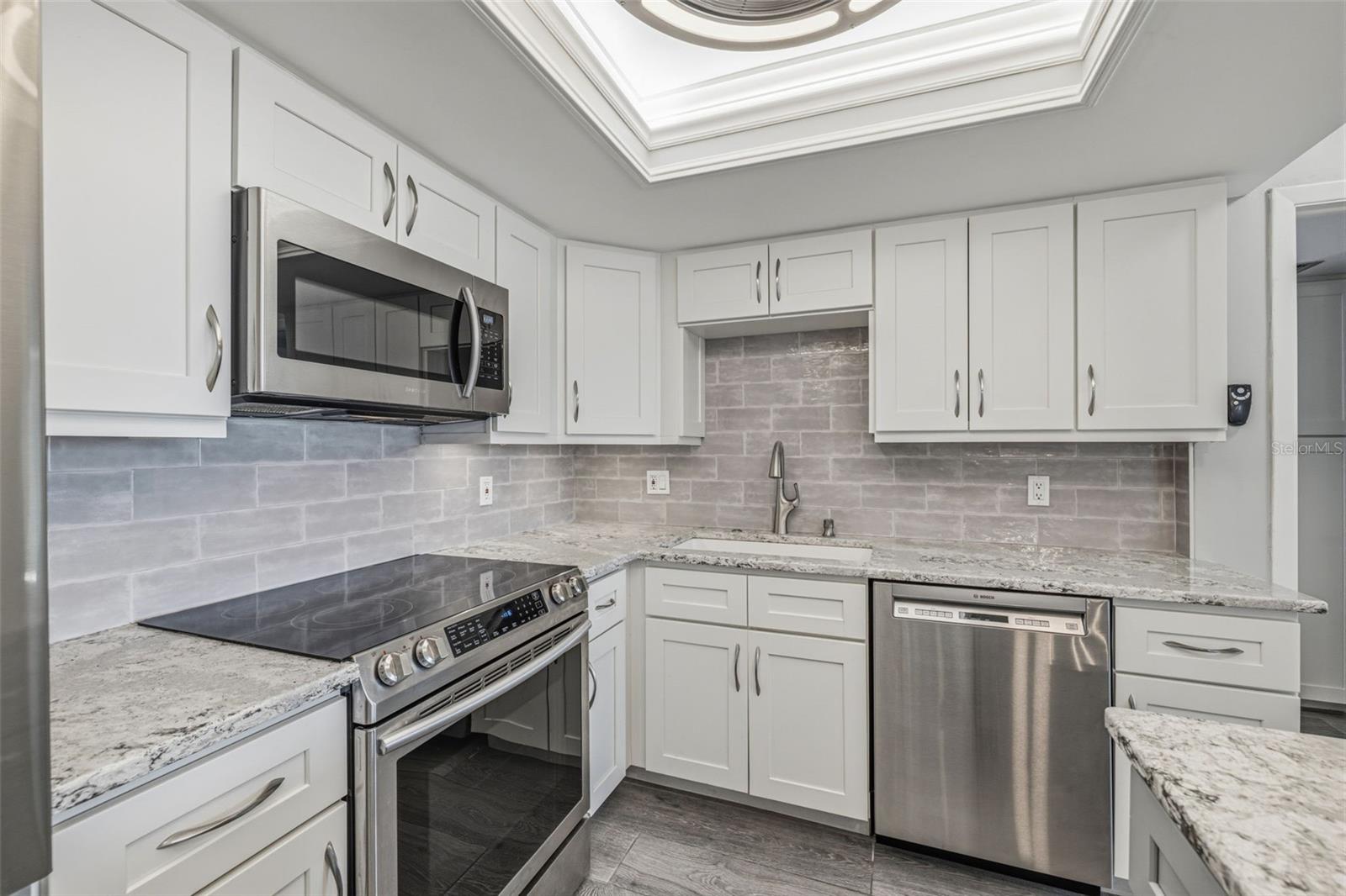 BAYWAY ISLES POINT BRITTANY FIVE - Residential