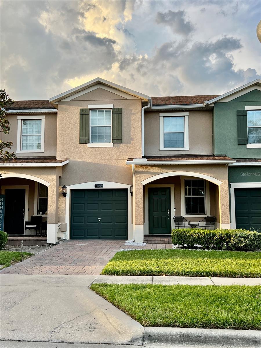 10709 SAVANNAH LANDING CIRCLE