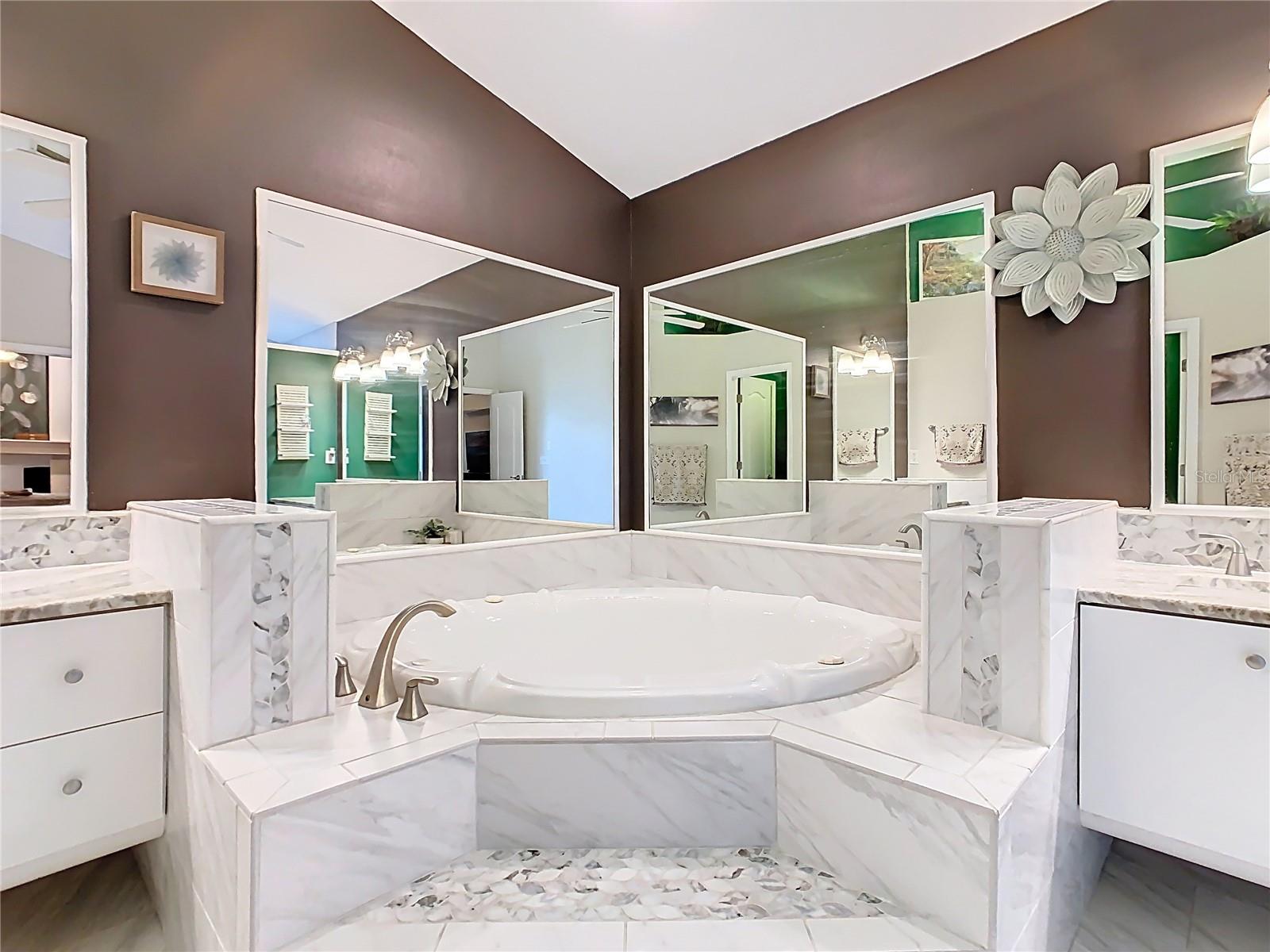 OVERLOOK ESTATES - Residential