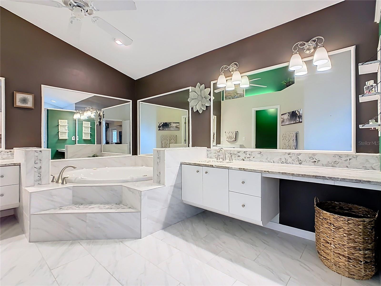 OVERLOOK ESTATES - Residential