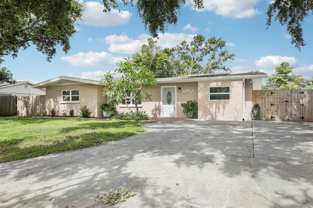 Photo of 6220 Murdock Avenue, Sarasota, FL 34231 (MLS # TB8397185)